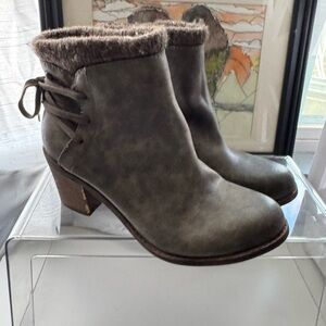 Roxy Dakota Taupe Fur Lined Corset Back Ankle Boots